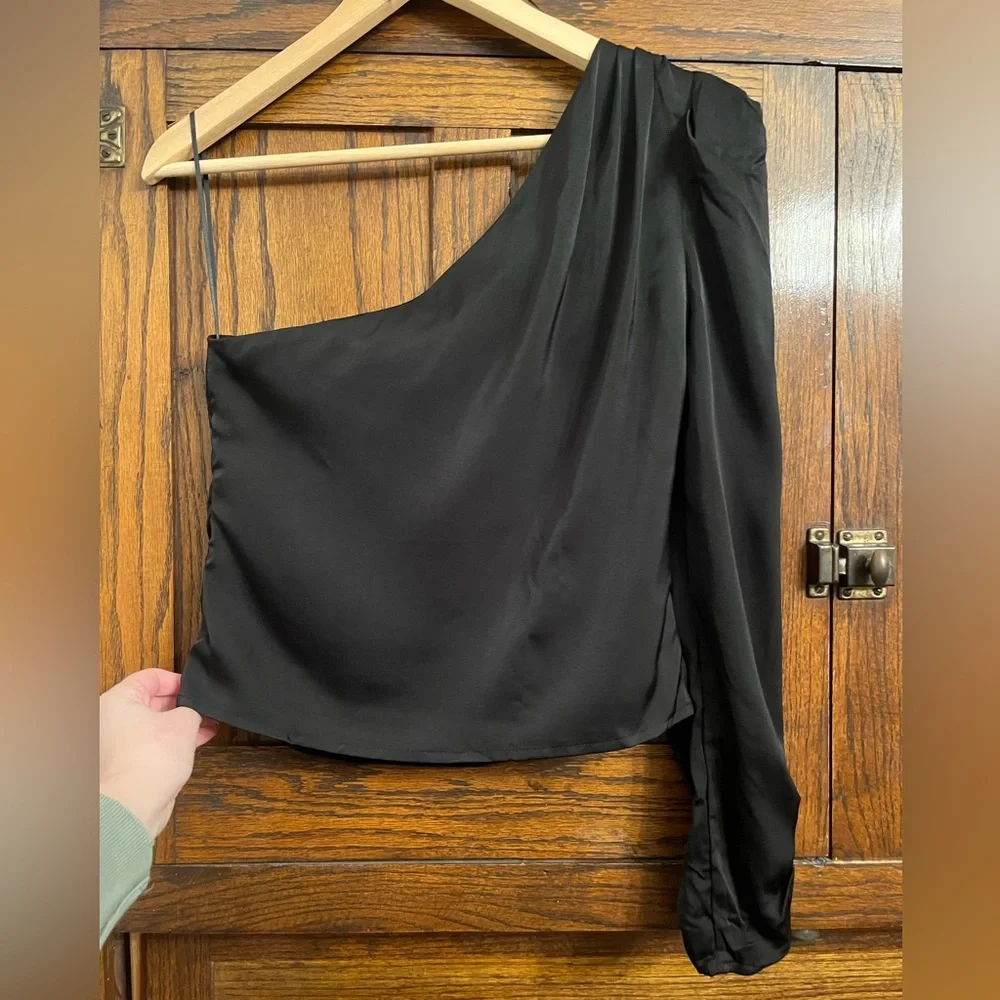 NWT ASTR the Label Silky Black One Sleeve Top Blouse, Small